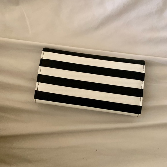 kut from the kloth wallet - Picture 2 of 5